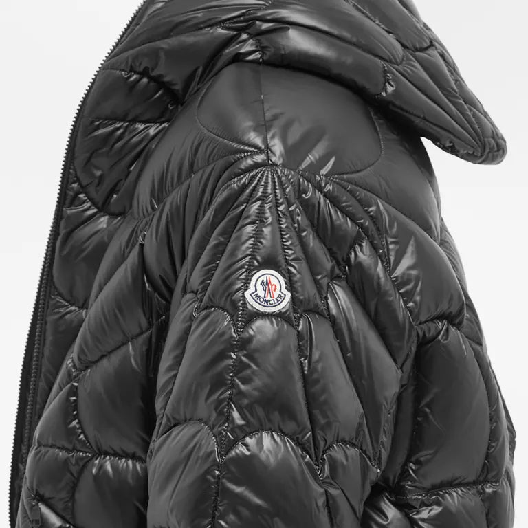 Moncler Violier Spiderweb-Quilted Hooded Puffer Jacket in Black