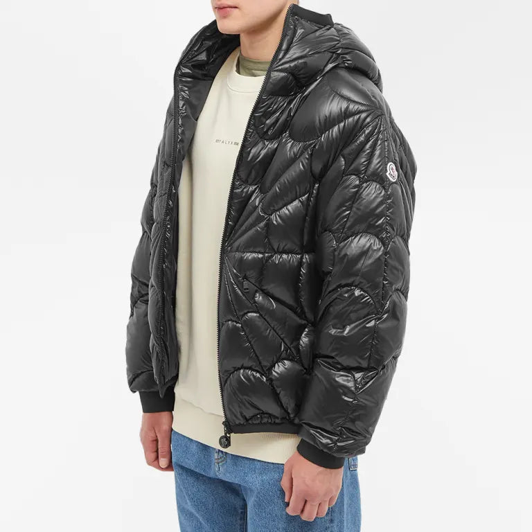Moncler Violier Spiderweb-Quilted Hooded Puffer Jacket in Black