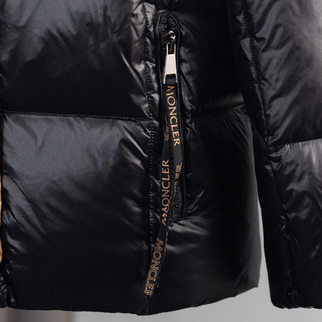 Moncler Parana Hooded Puffer Jacket with Contrast Lining