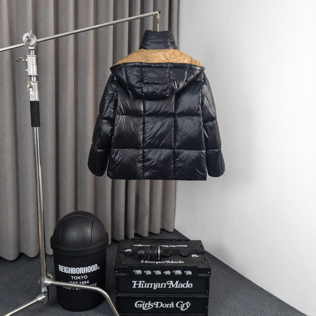 Moncler Parana Hooded Puffer Jacket with Contrast Lining