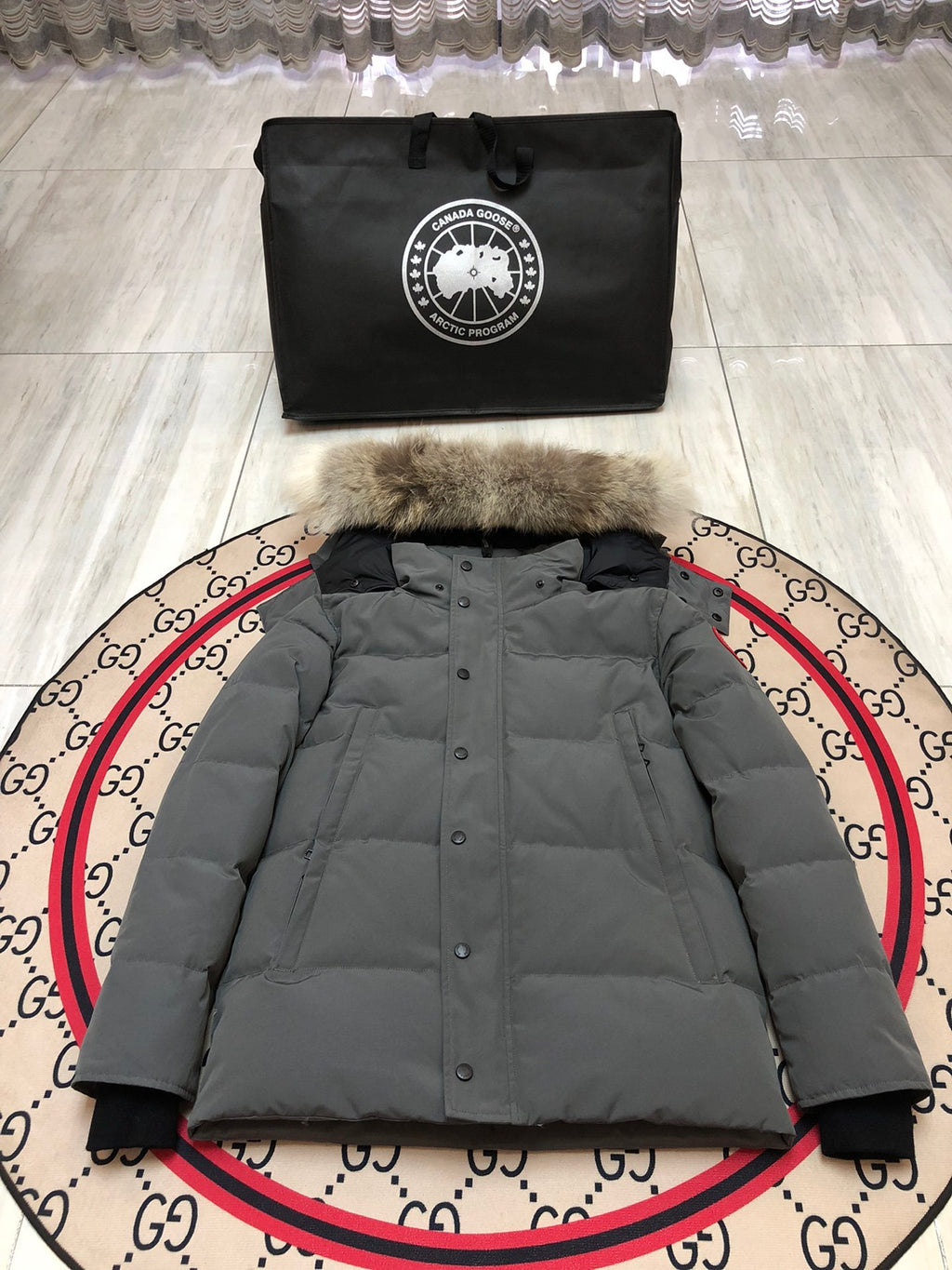Canada Goose Unisex Hooded Puffer Jacket with Zip Pockets