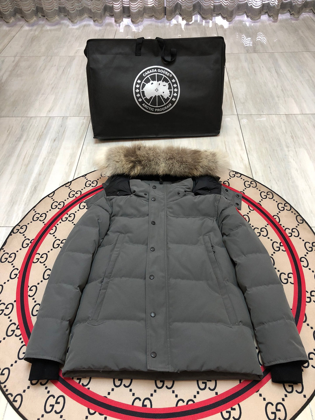 Canada Goose Unisex Hooded Puffer Jacket with Zip Pockets