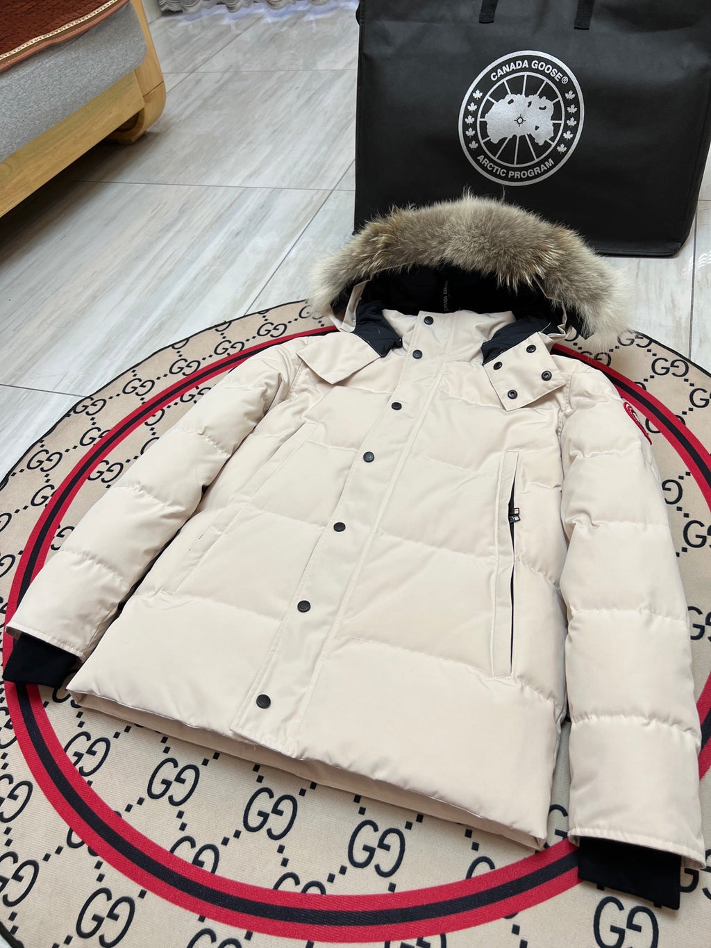 Canada Goose Unisex Hooded Puffer Jacket with Zip Pockets