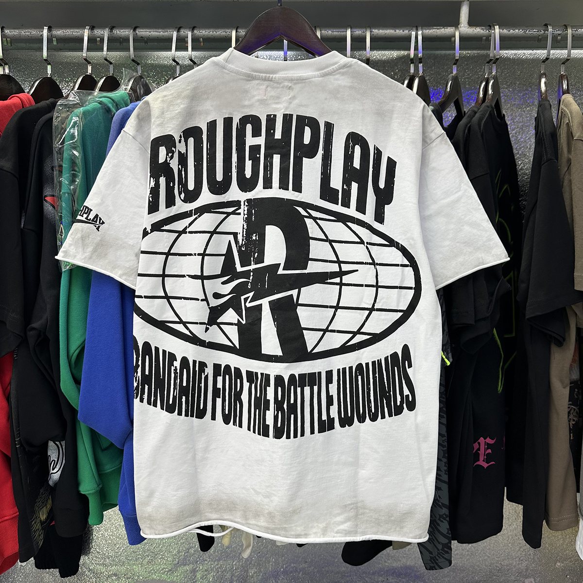 Rough Play Heart Skull Distressed Graphic T-Shirt