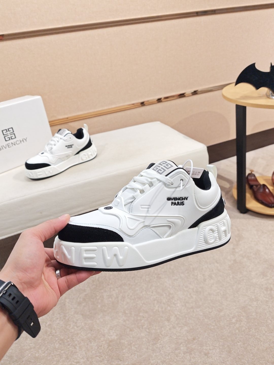 Givenchy Logo Low-Top Sneakers